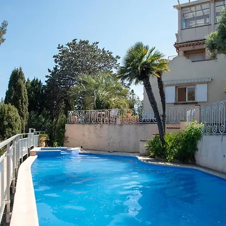 Le Lavandou, 5 Pieces, 10 Personnes - Fr-1-803-42 * Le Lavandou