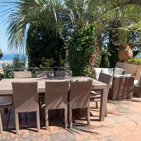 Le Lavandou, 5 Pieces, 10 Personnes - Fr-1-803-42 Hotel